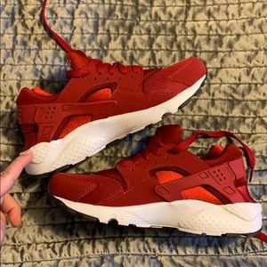 NIKE Huarache red sneakers YOUTH